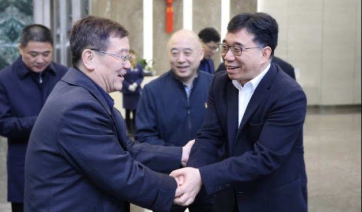 中央统战部副部长，全国工商联党组书记、常务副主席徐乐江