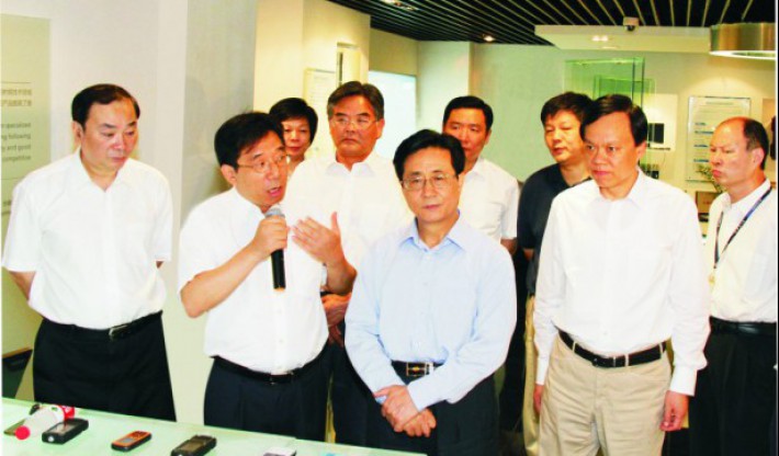 曾任中央书记处书记赵洪祝（时任浙江省委书记）；中央政治局委员黄坤明（时任荆门市委书记）